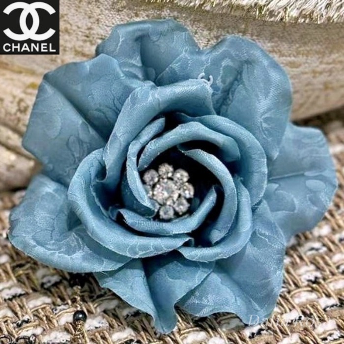 エレガンス香る♡煌めきカメリア【CHANEL】ブローチ