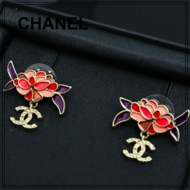 個性際立つ【CHANEL】華やかな耳元に ピアス
