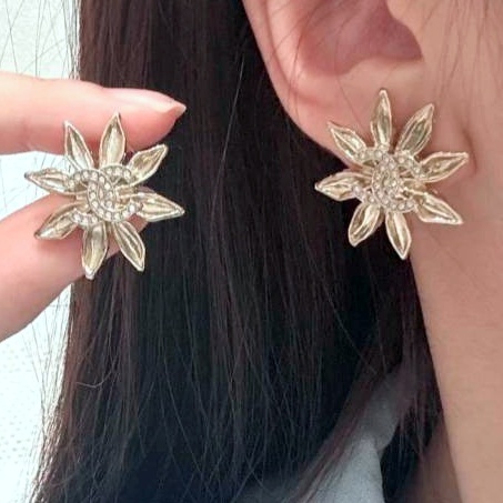 《今コレクションの象徴！八角モチーフ》CHANEL ピアス 25A