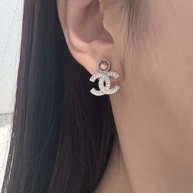 《クリスタル輝くココマーク♪》CHANEL ピアス CCロゴ