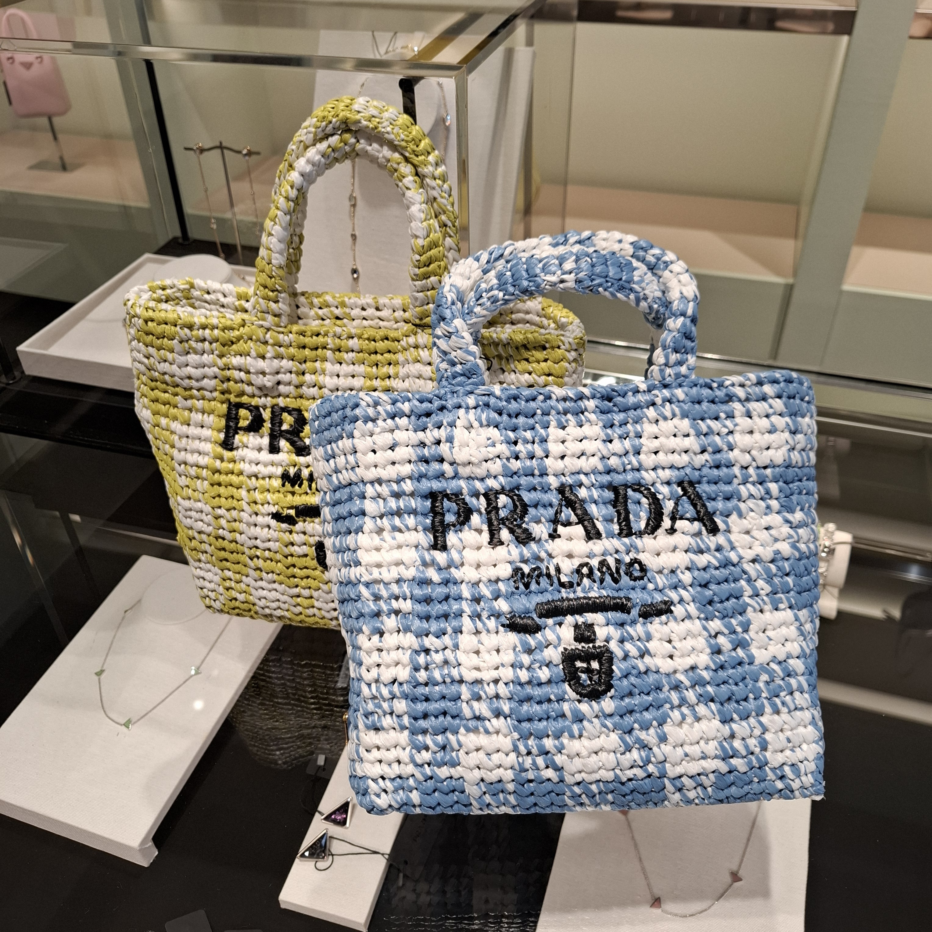 一点限り！EXPRESS便可◎ PRADA 3色♪ ラフィアトート 1BG422