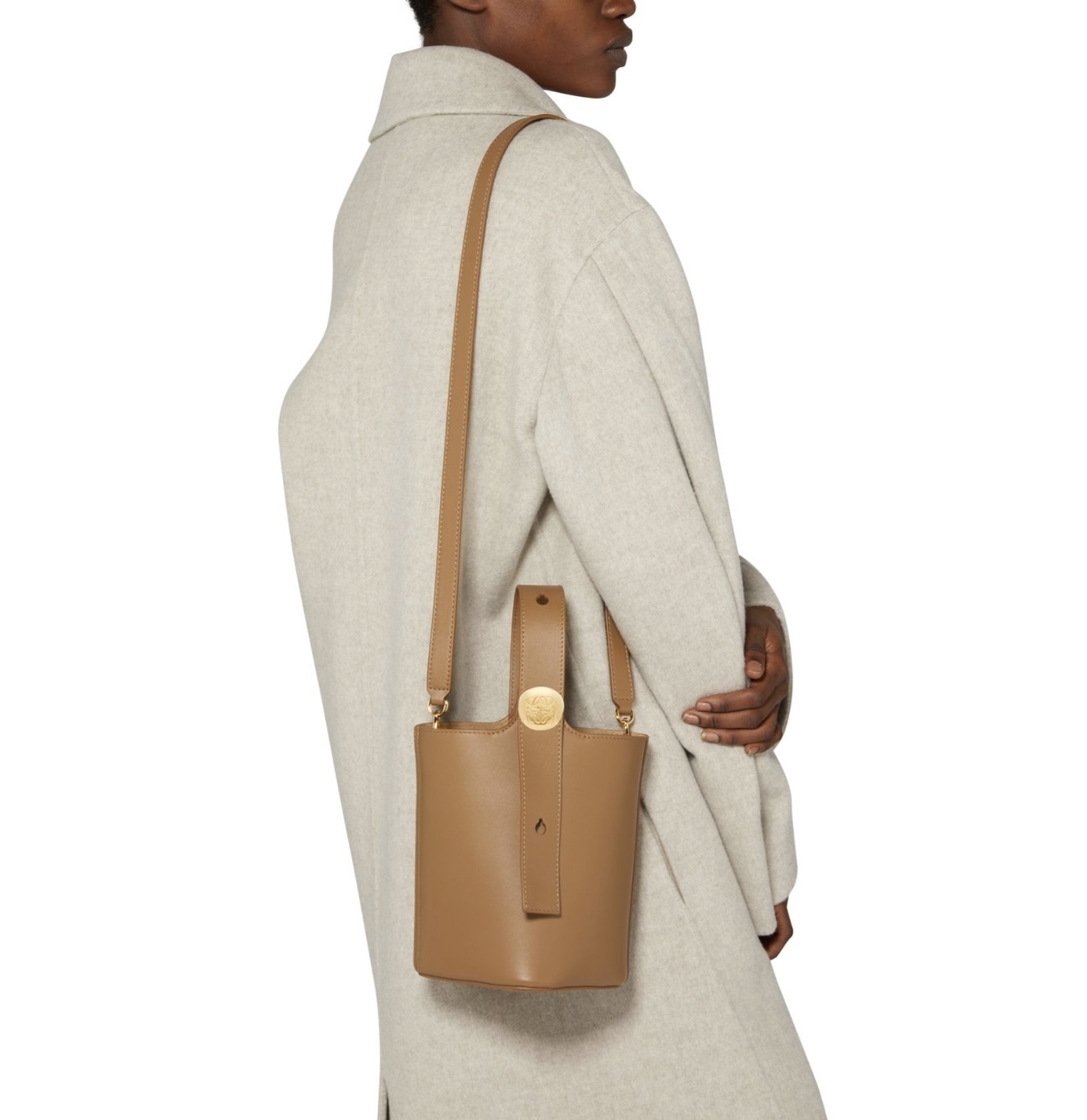 SALE《LOEWE》ペブル バケットバッグ ミニ スムースorグレイン