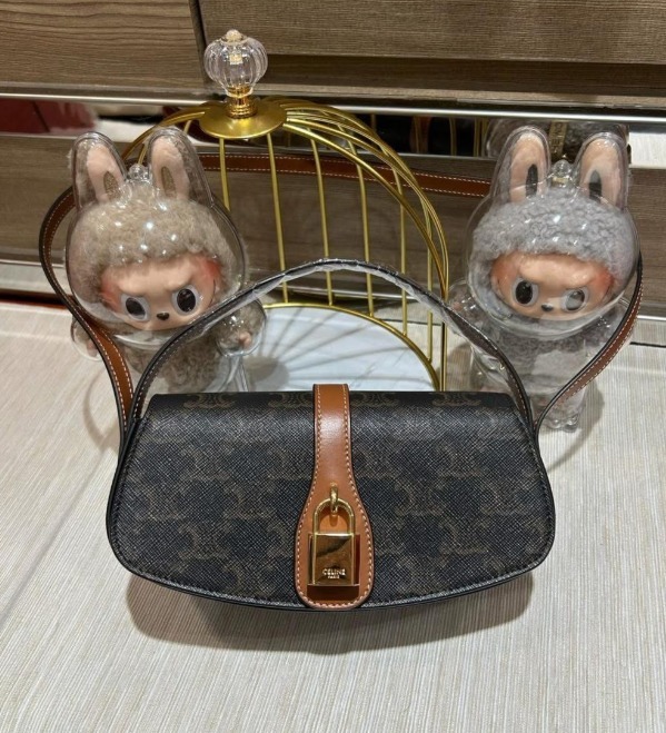 CELINE セリーヌ Triomphe Clutch Tabou クラッチ【新品同様】