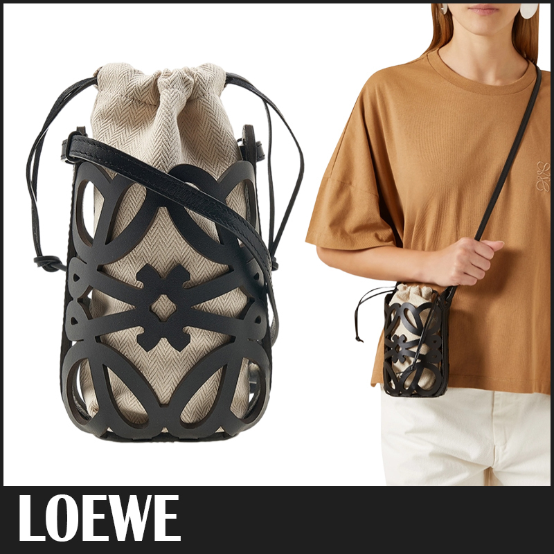 ☆送料関税込☆LOEWE アナグラム カットアウト ショルダーバッグ