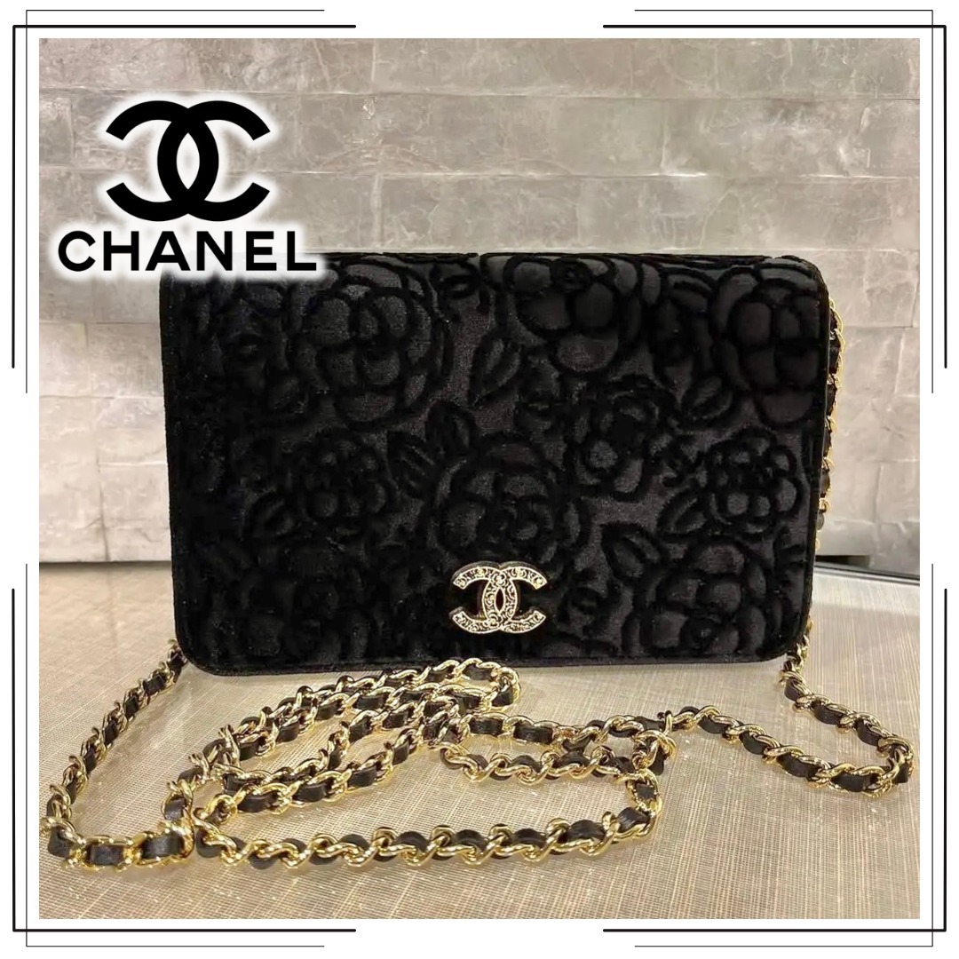 手持ちでも映える【CHANEL】チェーンウォレット