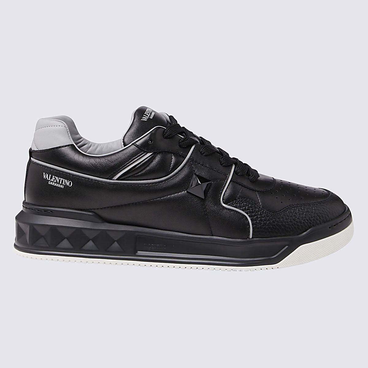 【関税＆送料込み】Valentino Garavani Black Leather Low Top