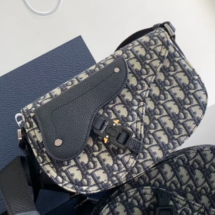 《機能的☆》DIOR Saddle メッセンジャーバッグ