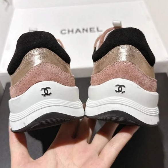《ピンク系カラーのメタリック感♡》CHANEL スニーカー 25A