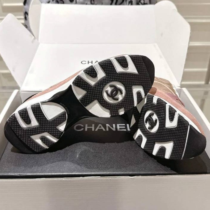 《ピンク系カラーのメタリック感♡》CHANEL スニーカー 25A