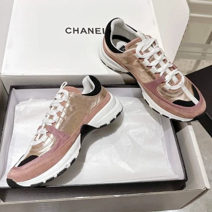 《ピンク系カラーのメタリック感♡》CHANEL スニーカー 25A