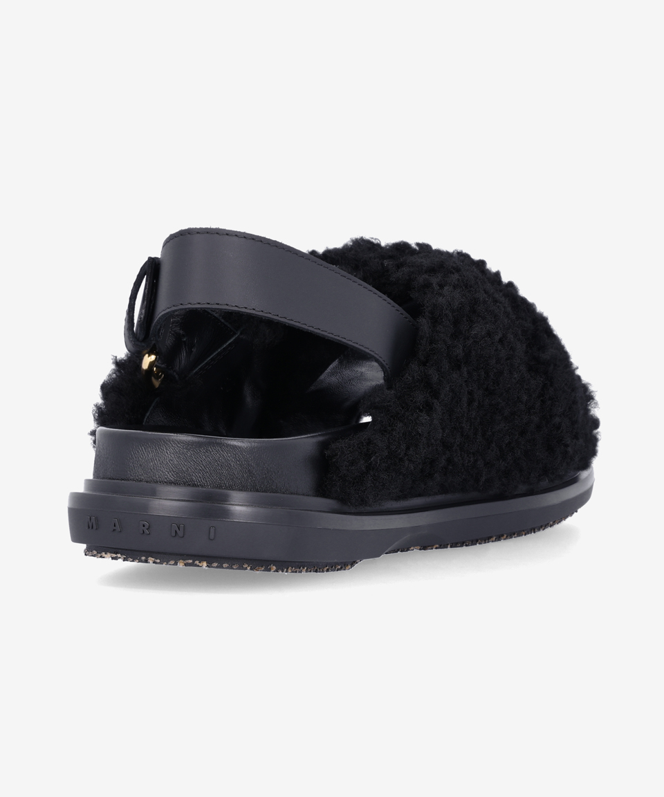 《MARNI》 パー パースベット レザー サンダル