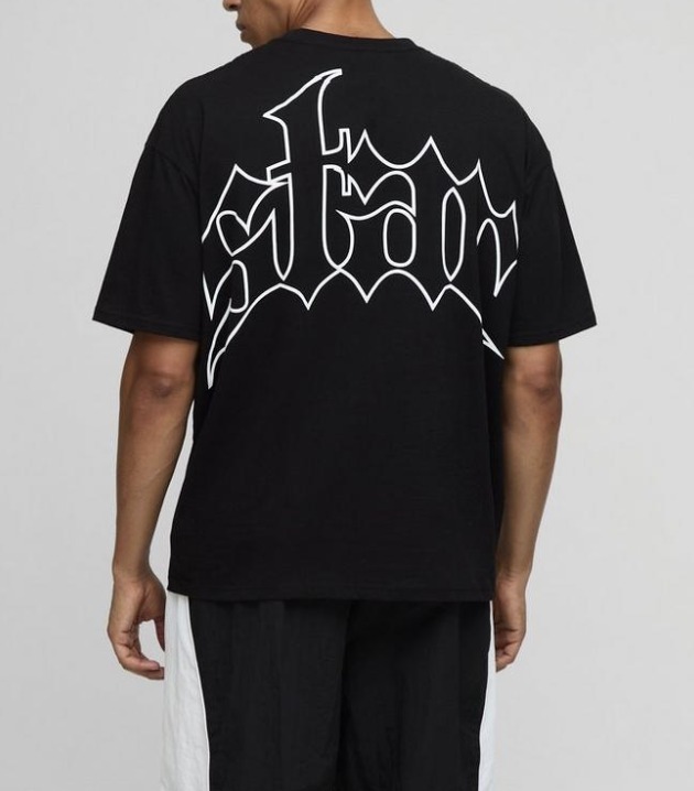 《boohoo》スタープリントTシャツ