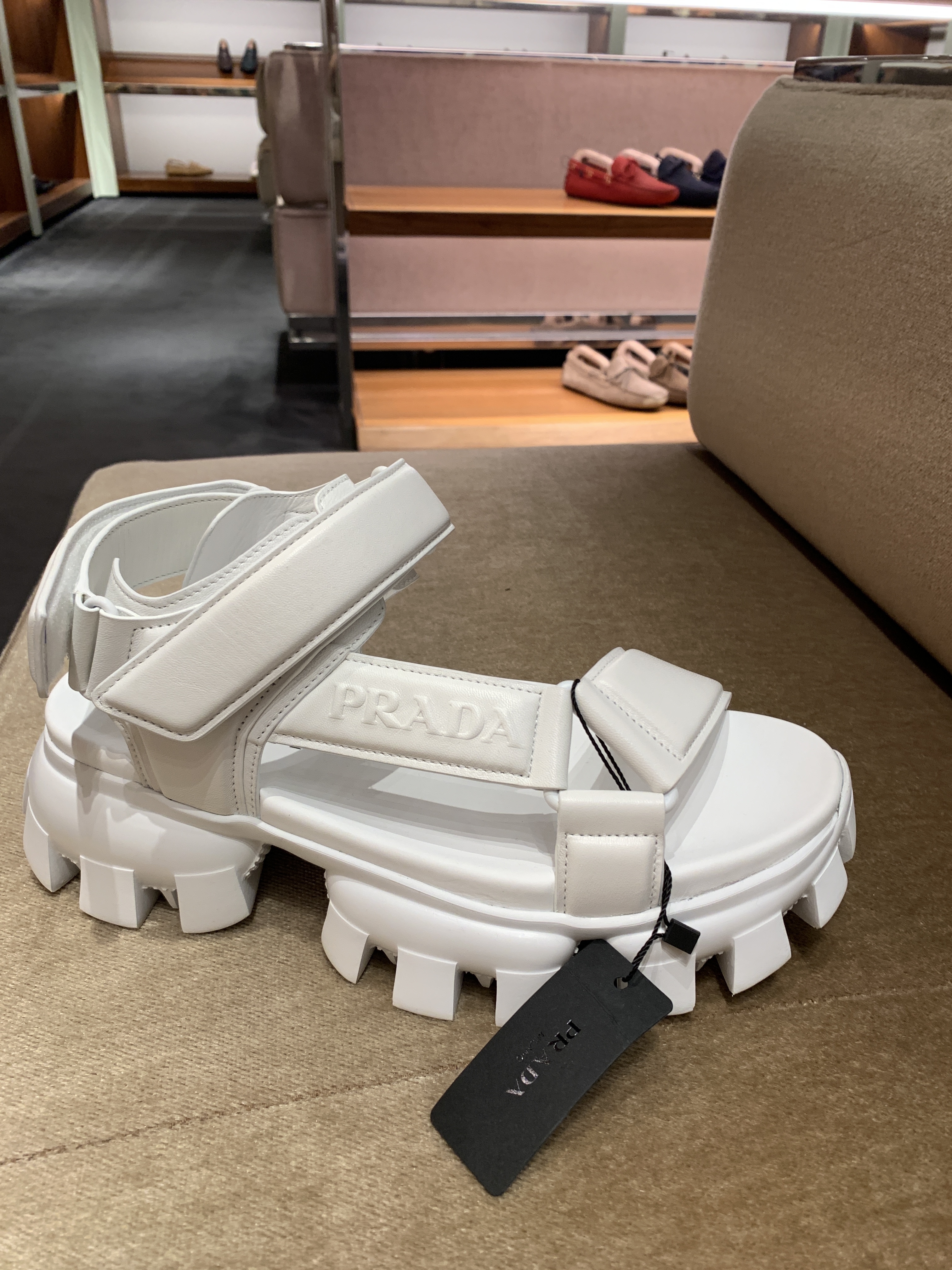 PRADA レザーサンダル ロゴ 2X3077