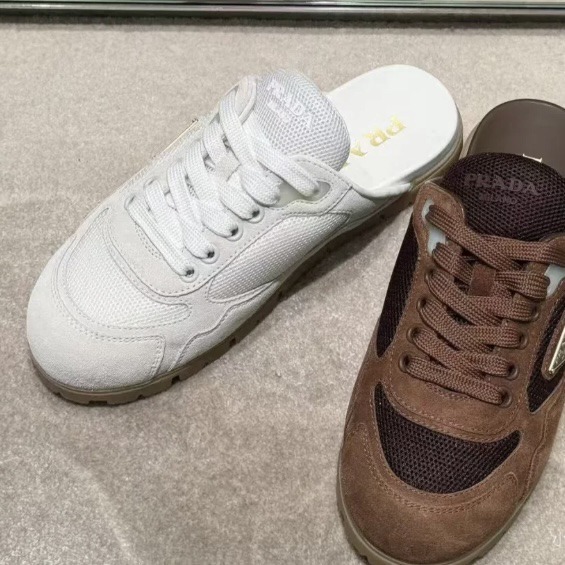 【 PRADA 】トレイルメッシュ生地とスエードのミュール