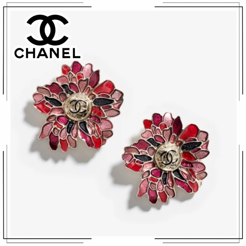 幻想の彩りが耳元に宿る【CHANEL】メタル レジン スタッドピアス