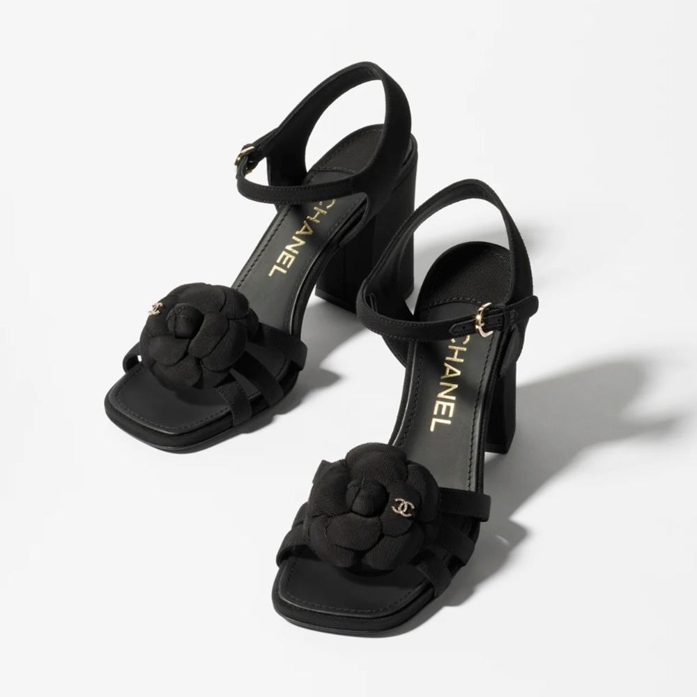 《CHANEL》24/25メティエダール 定番◎ ブラックサンダル