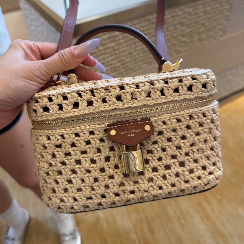 【夏にぴったり♪】VUITTON《ヴァニティ・チェーン ポーチ》