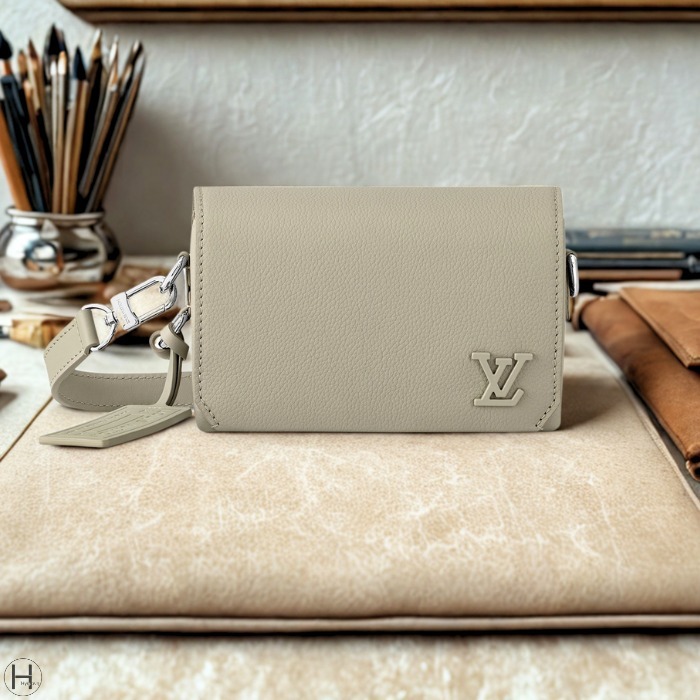 Louis Vuitton ファストライン ウェアラブルウォレット_Aerogram