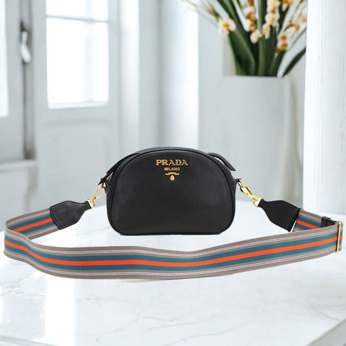 ≪洗練された個性≫【PRADA】ビテロ ダイノ クロスバッグ
