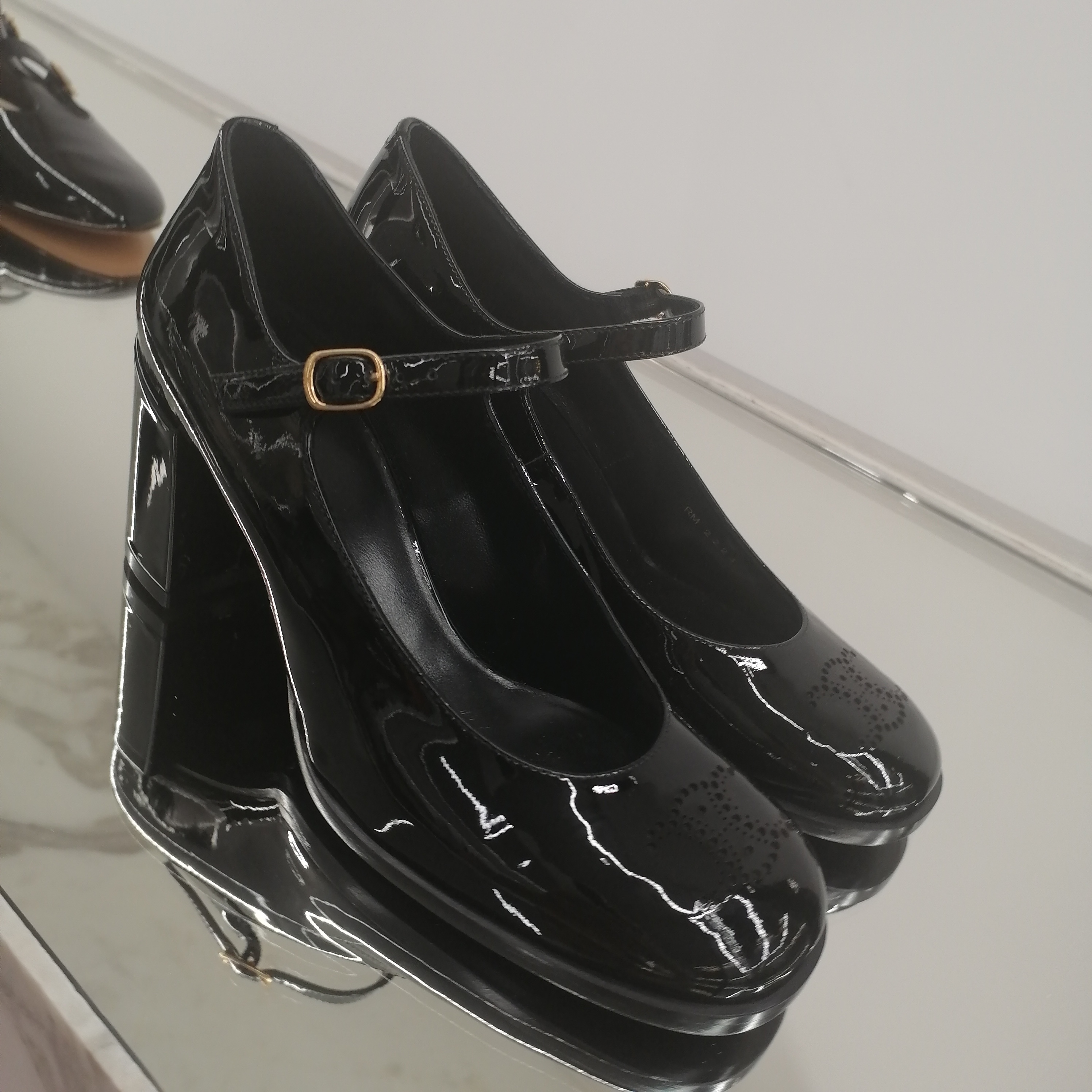 CELINE セリーヌ トリオンフ パーフォレイテッド ベビーズ