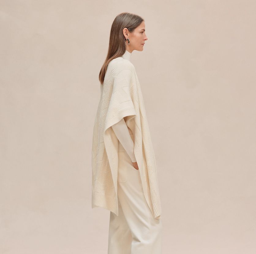 《羽織るだけで洗練された印象に》【HERMES】長方形ポンチョ H柄