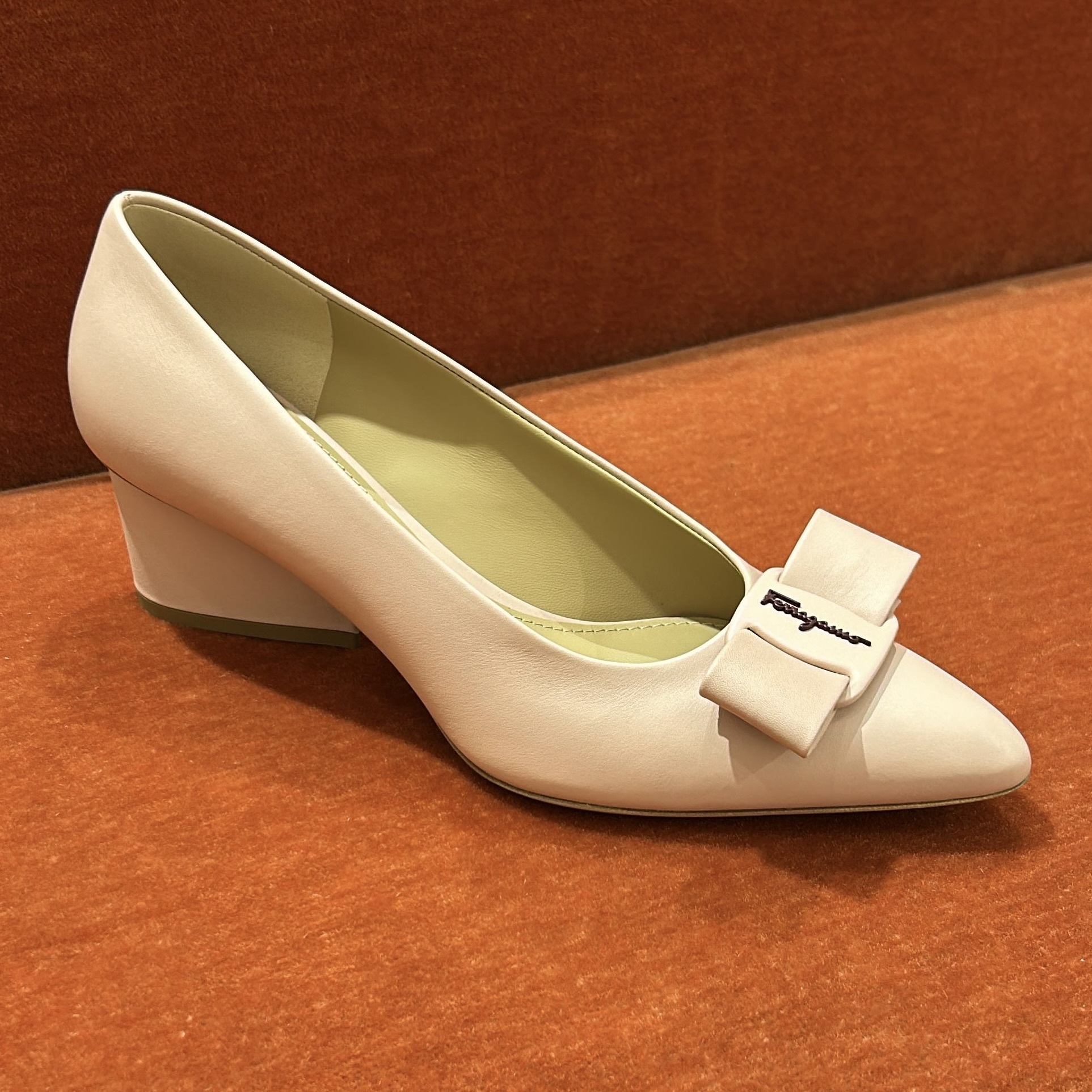 直営店☆Ferragamo☆ エレガント♪ Vara リボン パンプス