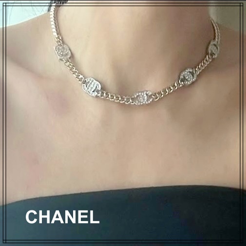 大人気【CHANEL】キラキラのロゴが煌めく CCマークチョーカー