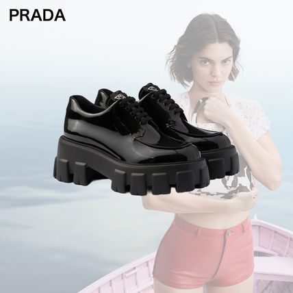 PRADA Monolith ロゴ レザー ローファー レースアップ モノリス Prada モノリス レースアップ シューズ | ブラック | FARFETCH JP
