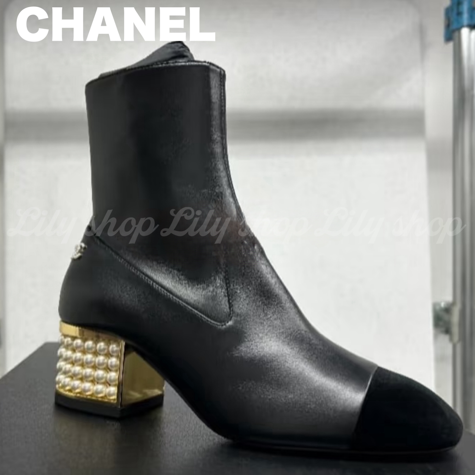パールの輝きが目を惹く♡CHANEL ショートブーツ