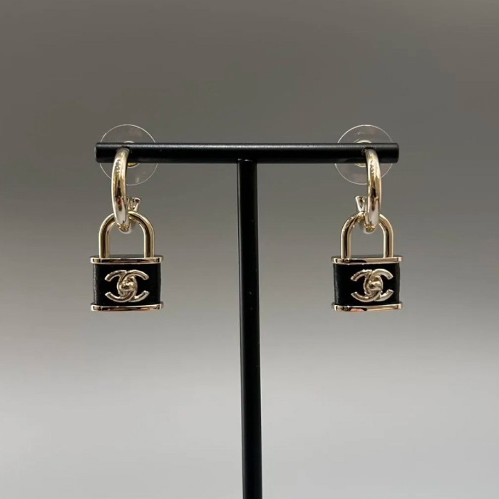 《25A新作》CHANEL パドロック ピアス