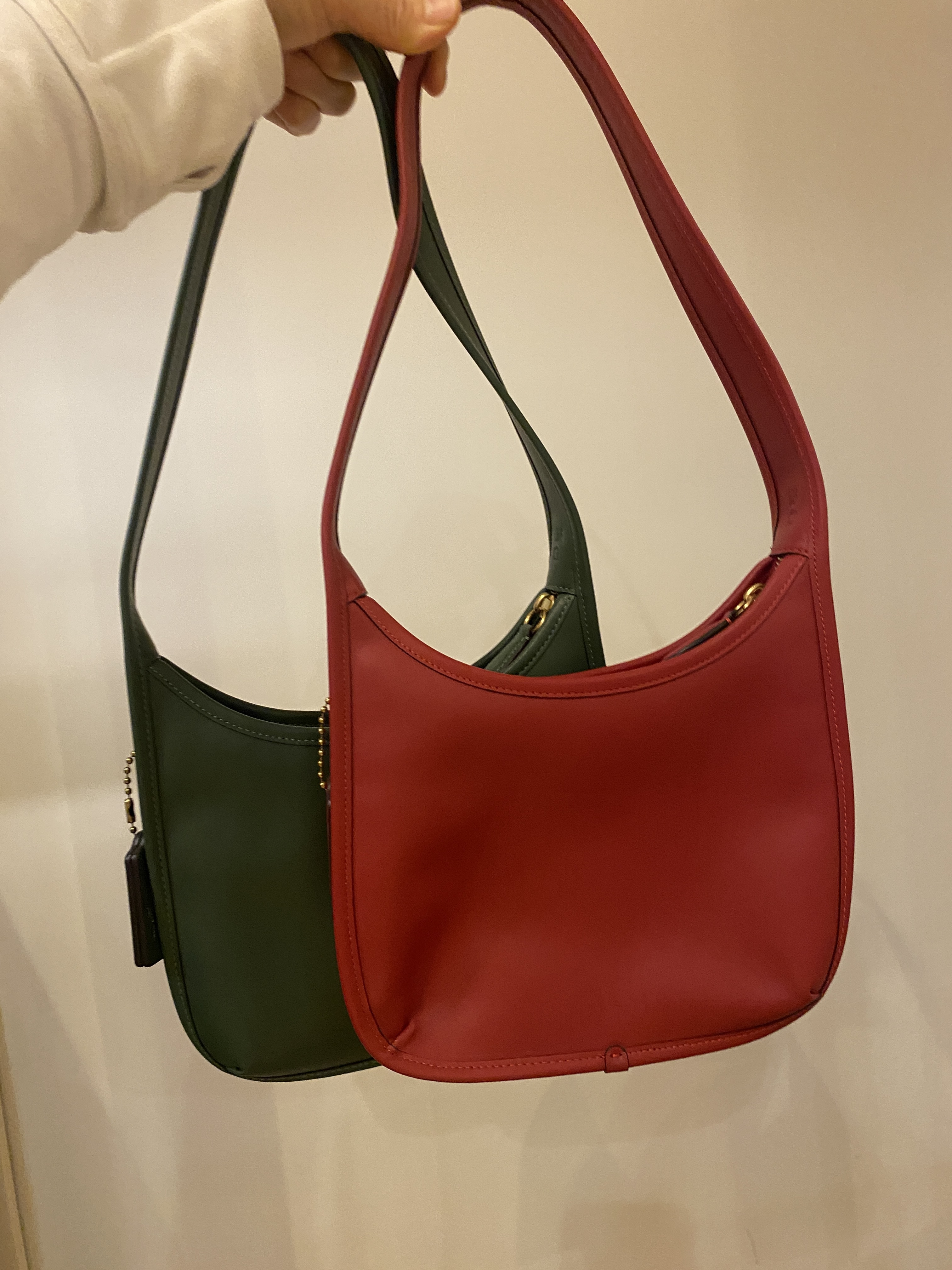 【COACH ブティック】Curve Zip バッグ /ホーボースタイル CAF11
