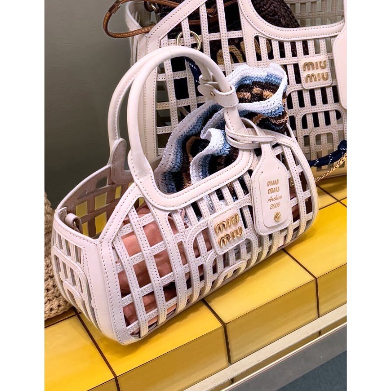 MiuMiu ミュウミュウ ハンドバッグ バスケット レザー ロゴ