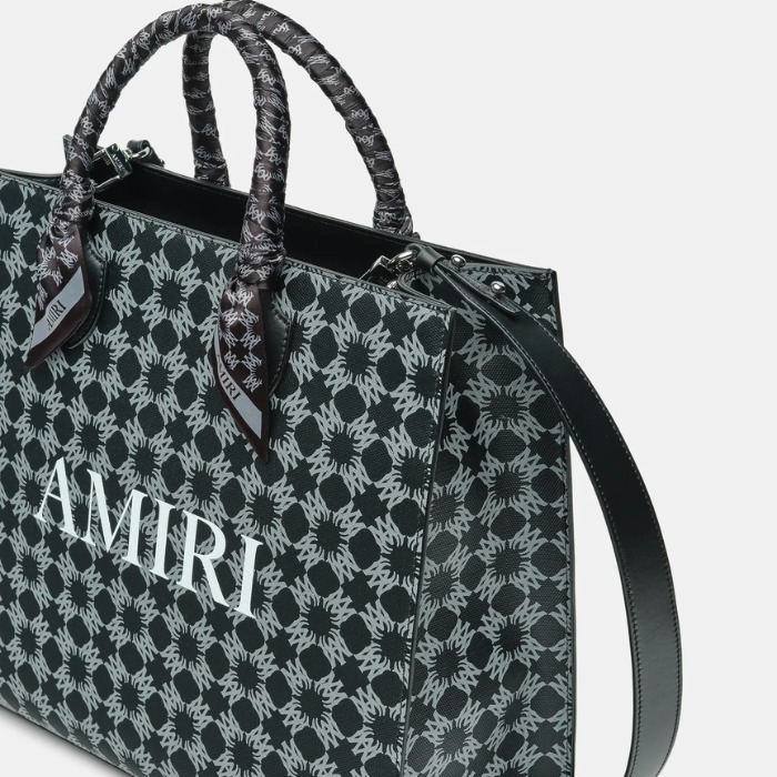 洗練されたデザイン《AMIRI》MAクアッド スモール トートバッグ
