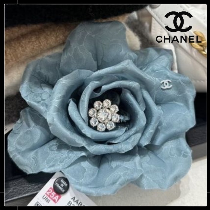 【鮮やかで美しいブルー☆】CHANEL カメリアブローチ