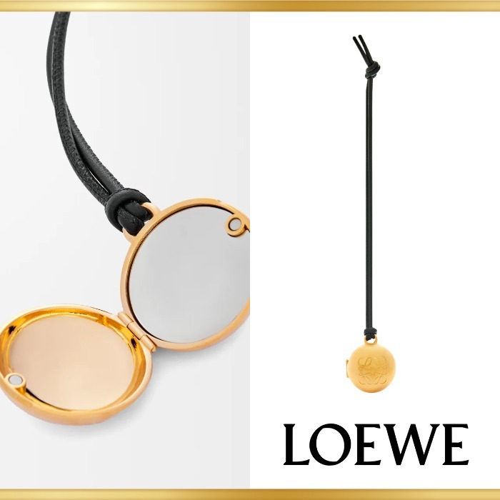 【LOEWE】ロエベ ペブル ロケット チャーム giftに