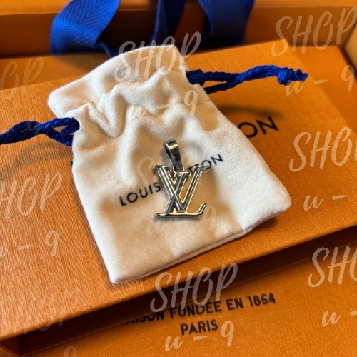 LOUIS VUITTON ルイヴィトン チャーム LV ディメンション