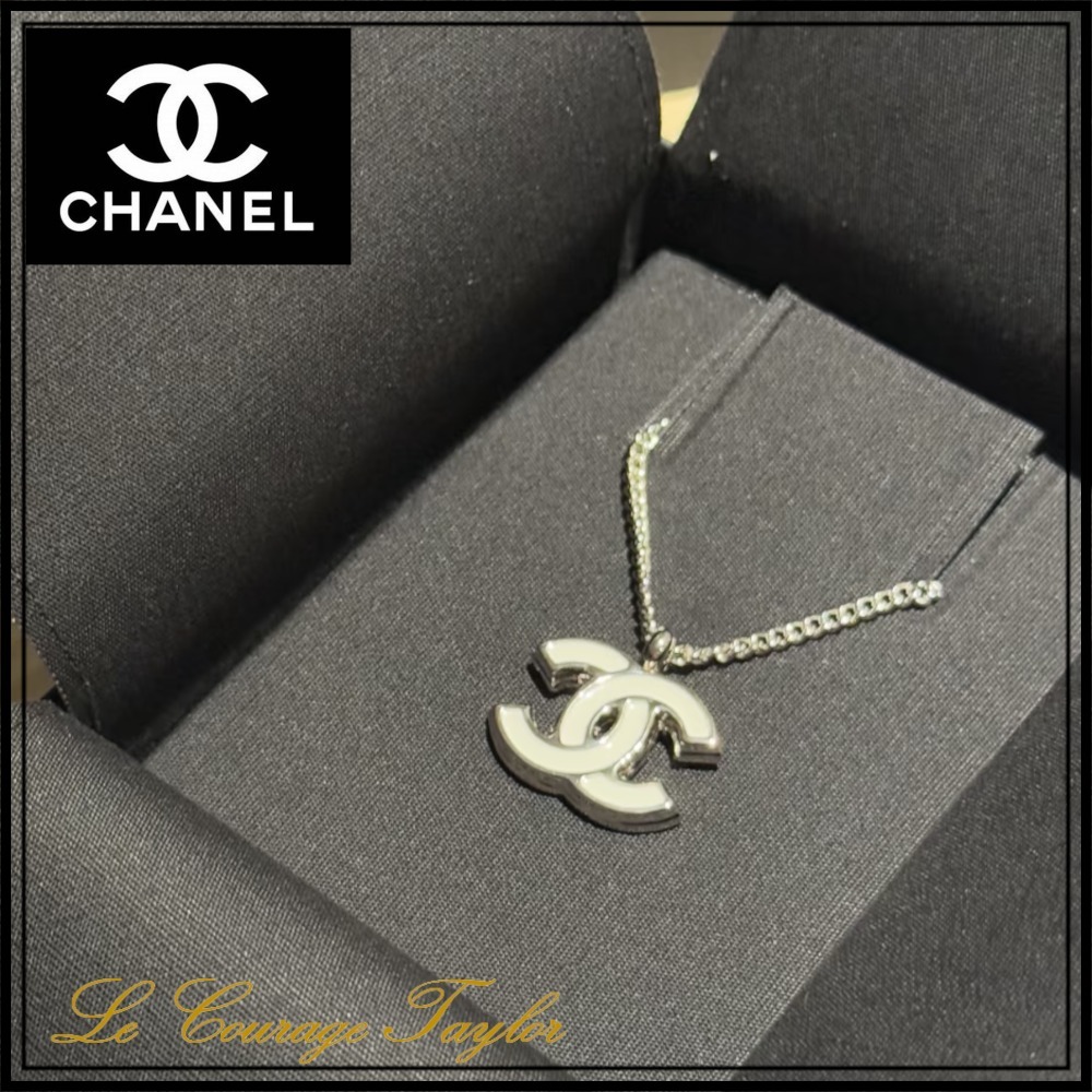 上品な輝きで 華やかさと気品を♪【CHANEL】CCロゴネックレス