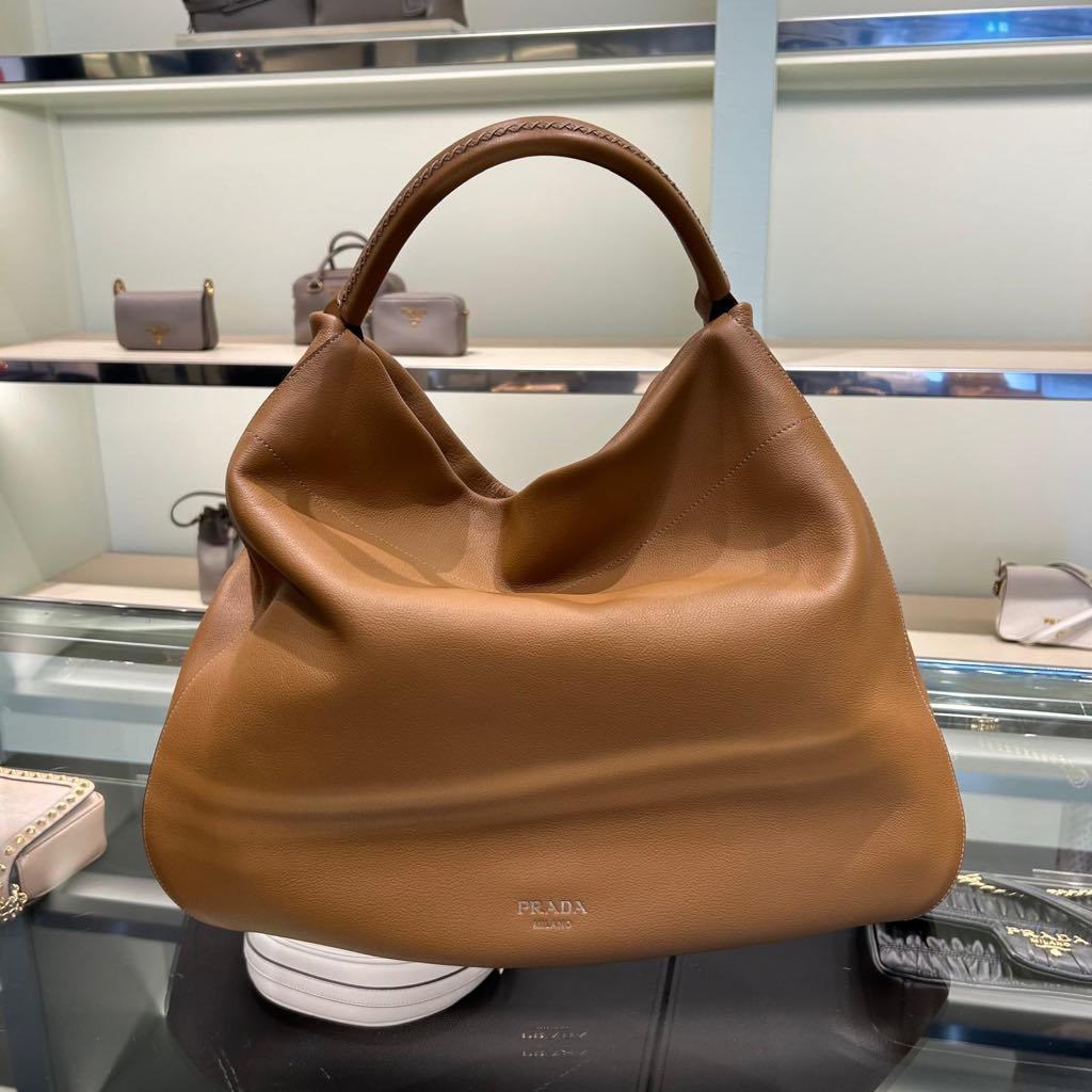 ★ PRADA / プラダ ★ レザーショルダーバッグ 1BC219