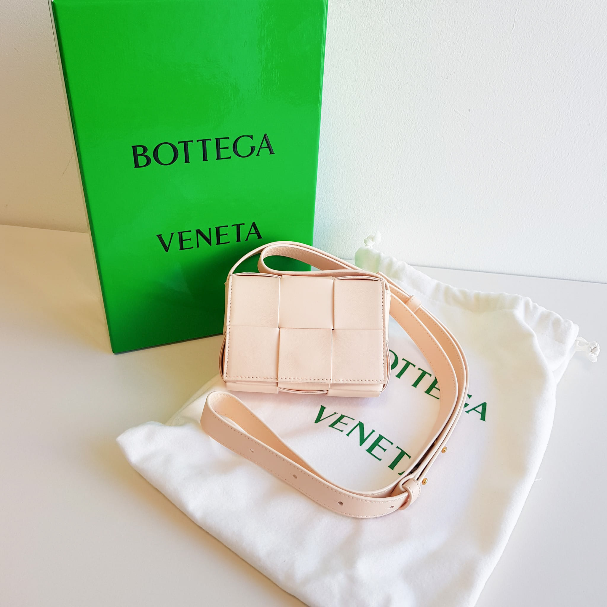 【即発】★BOTTEGA VENETA★ミニカセットショルダーバッグ