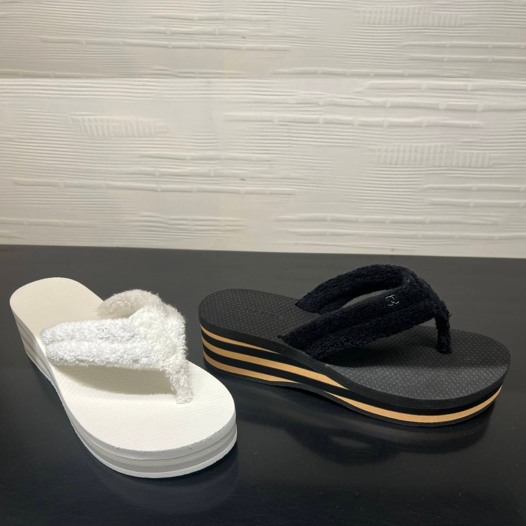 かわいい♡CHANEL もこも厚底ビーチサンダル