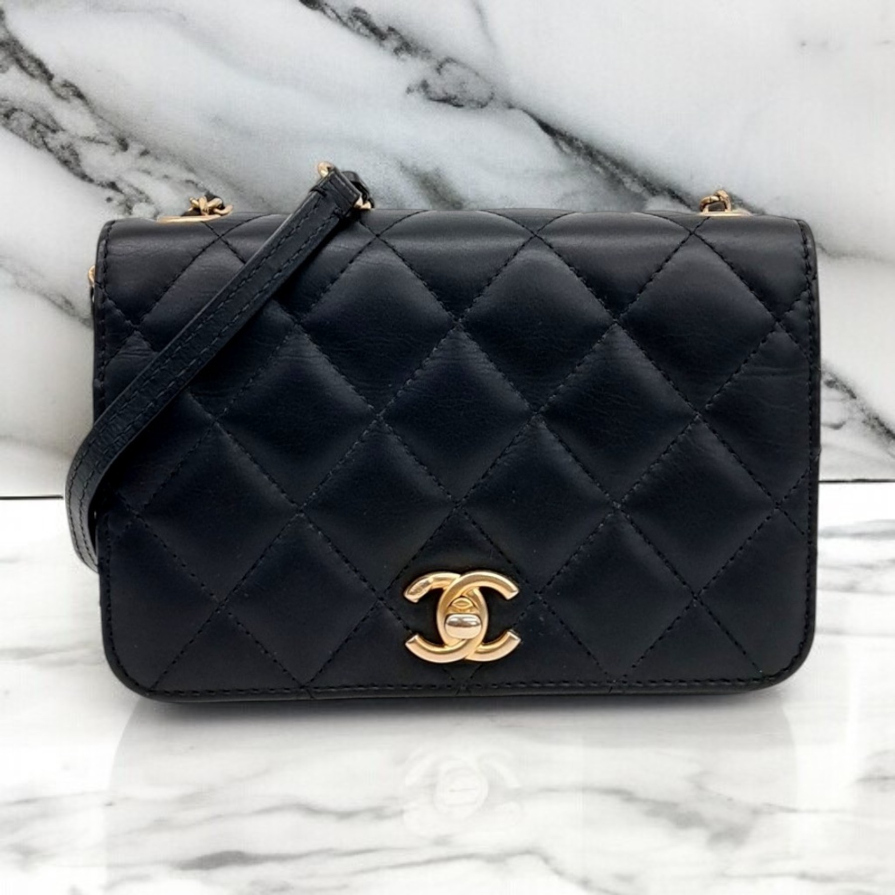 《CHANEL》チェーン クロスバッグ 中古