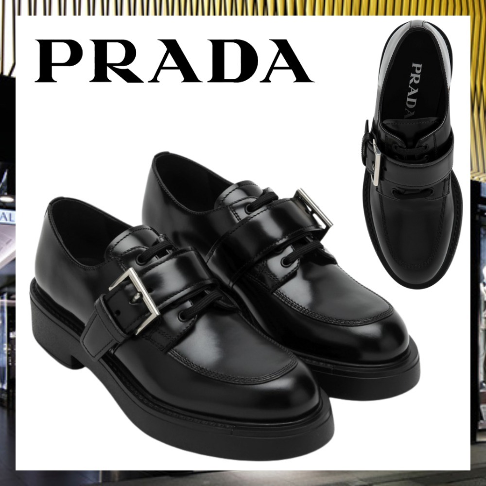 【PRADA】ストラップ付きブラックレースアップシューズ