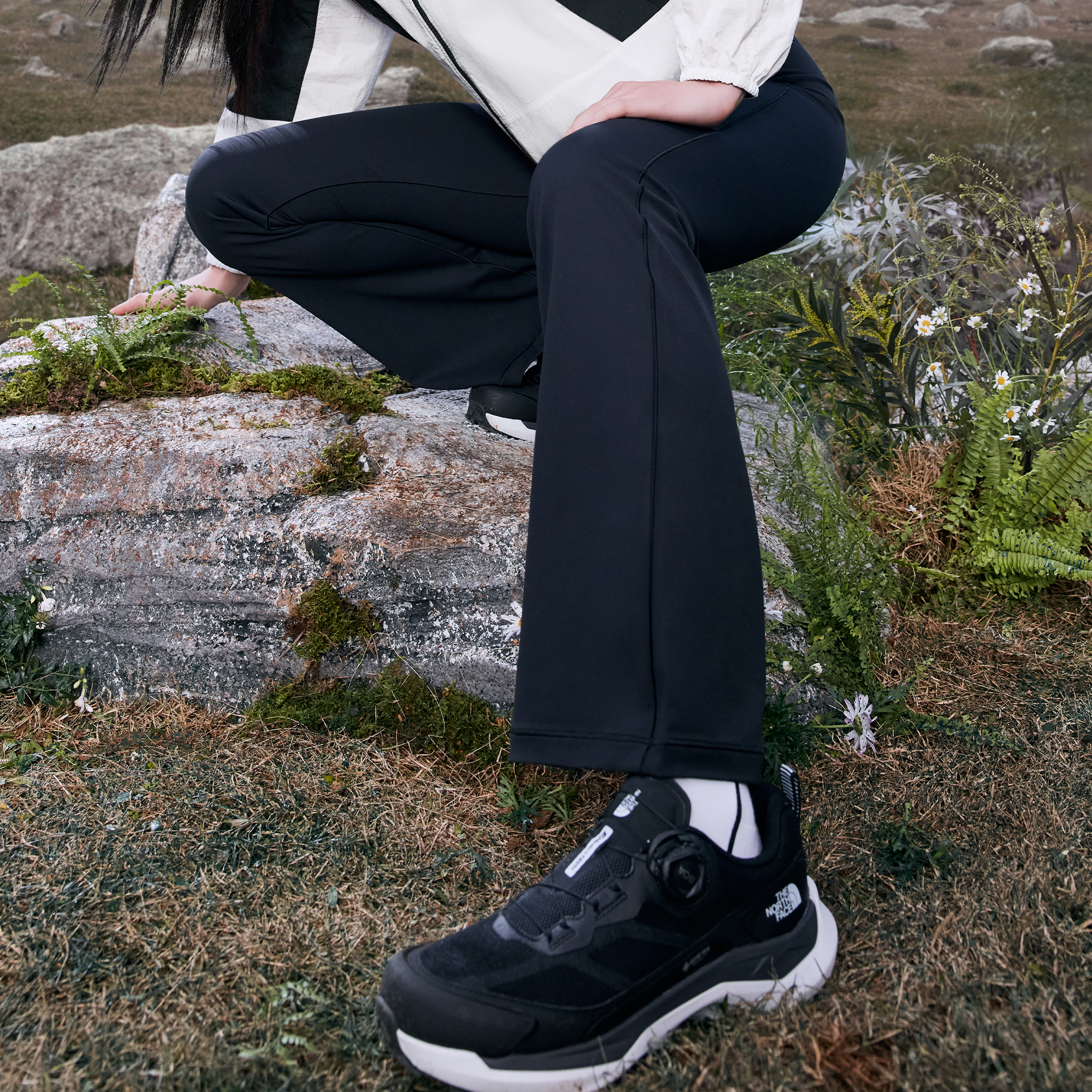 【The North Face】 W'S SWAY FLARE LEGGINGS - BLACK