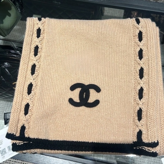 《ワンポイント映え♪》CHANEL ニットマフラー パール編み