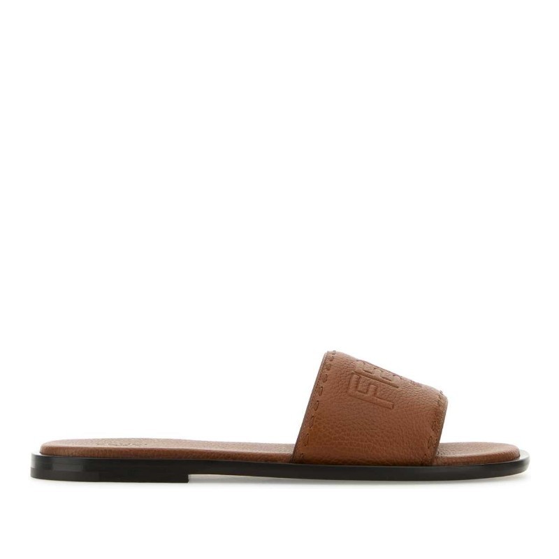 サンダル FENDI SS25 Caramel leather slippers (7X1753AQXC F0QB3)