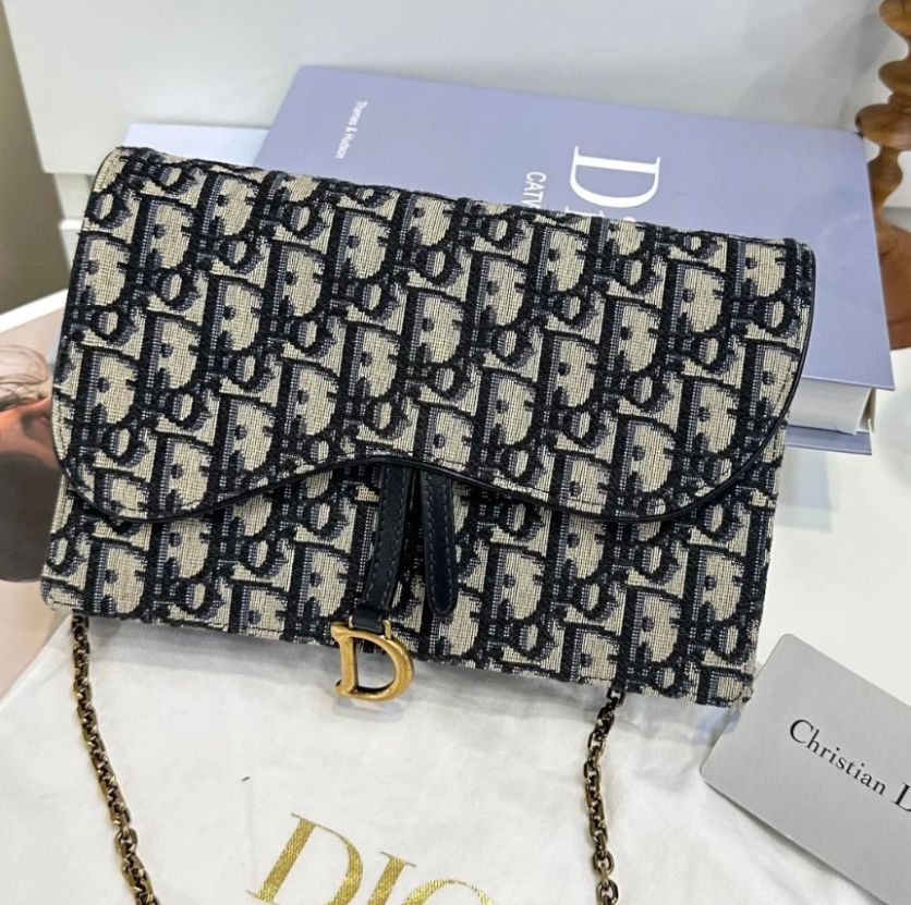 《クラシックに輝きを》【DIOR】Saddle チェーンポーチ
