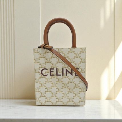 CELINE セリーヌ ミニバーティカルカバ トリオンフ ホワイト CELINE セリーヌ ショルダーバッグ ミニ バーティカルカバ