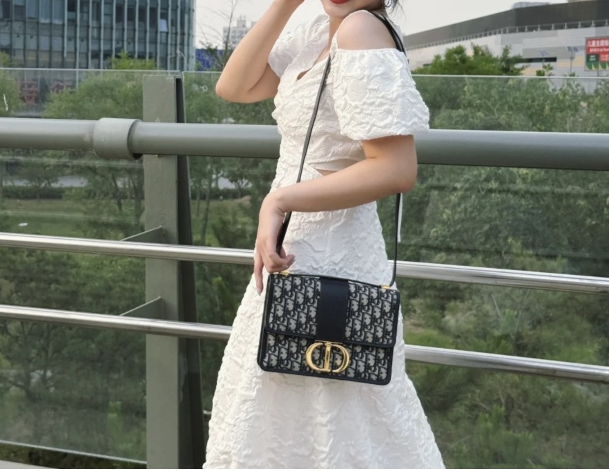 《即発☆人気☆》DIOR 30 MONTAIGNE バッグ