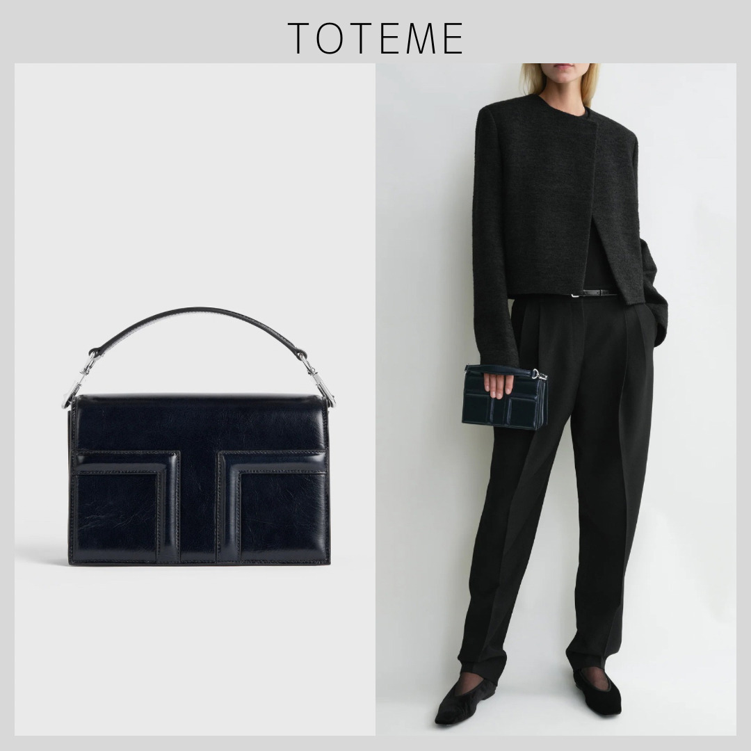 【TOTEME】ミニTフラップナップラックバッグ ネイビー 上品