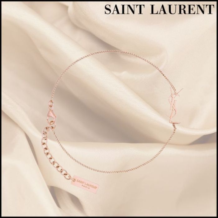 SAINT LAURENT◎夏の見せ肌を彩る! ロゴが可愛い ブレスレット